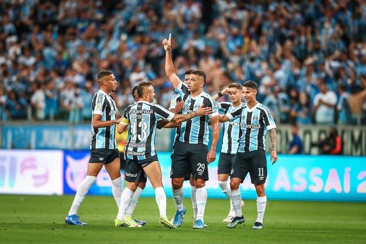 6° - Grêmio - 1.065 pontos em 700 jogos