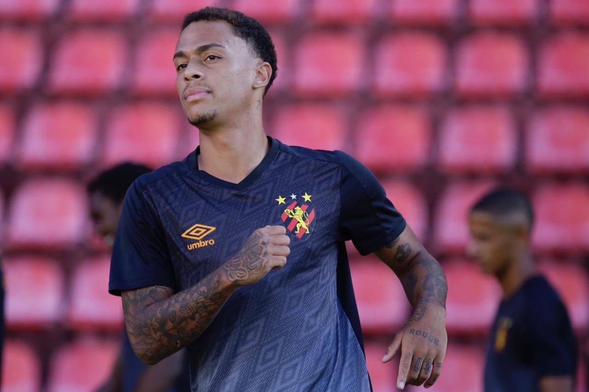 Elenco realizou movimentação desta quarta-feira na Ilha do Retiro; última vez dos atletas no campo do estádio foi no mês de março