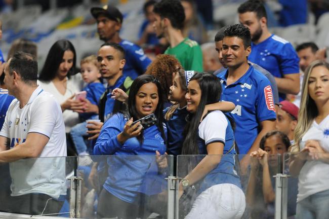 Torcida do Cruzeiro deu show mais uma vez e lotou o Mineiro na partida contra o CRB pela 11 rodada da Srie B