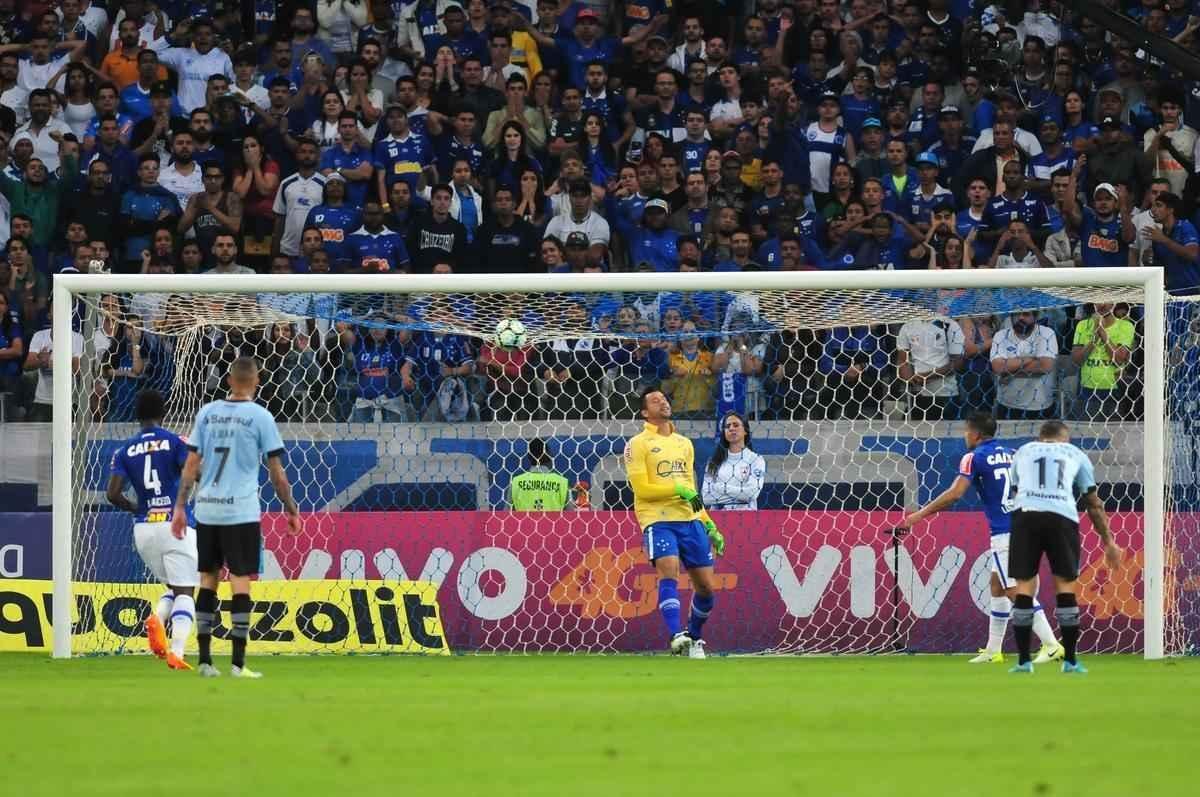 Imagens do jogo entre Cruzeiro e Grmio, pela 8 rodada do Campeonato Brasileiro, no Mineiro