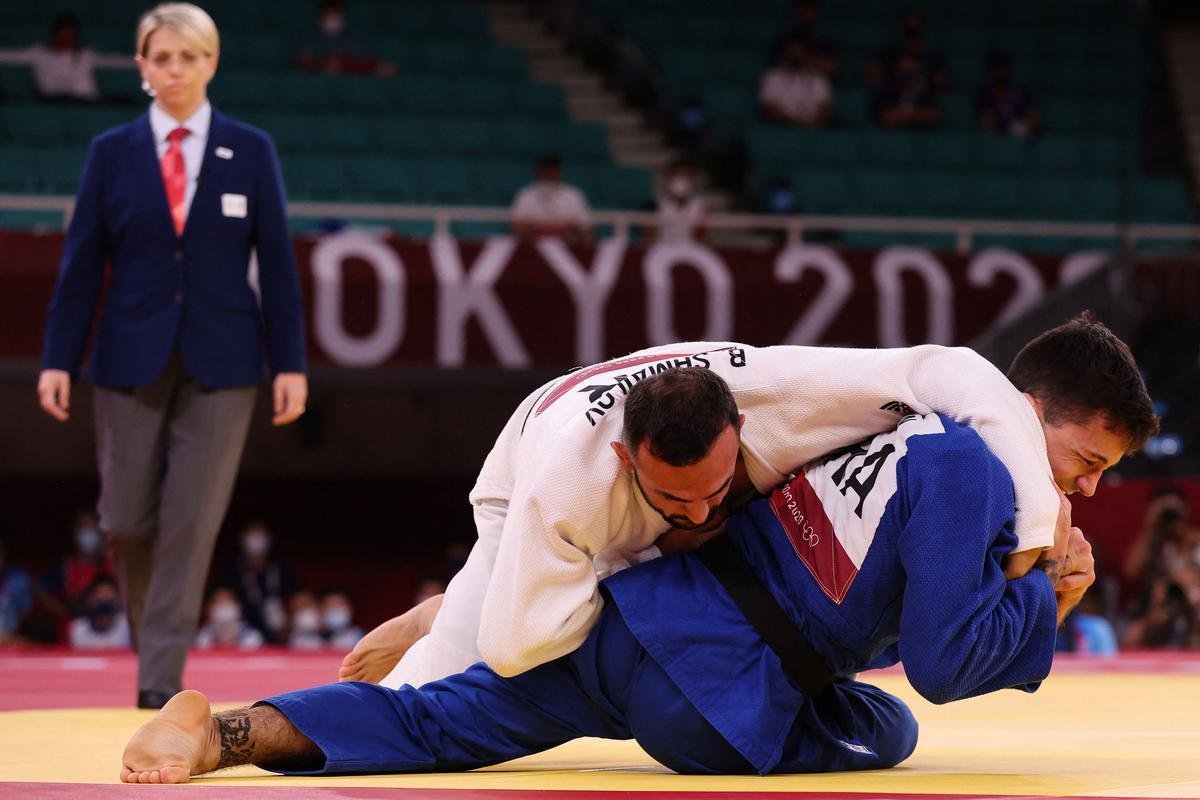 Luta e premiao de Daniel Cargnin, bronze no jud em Tquio