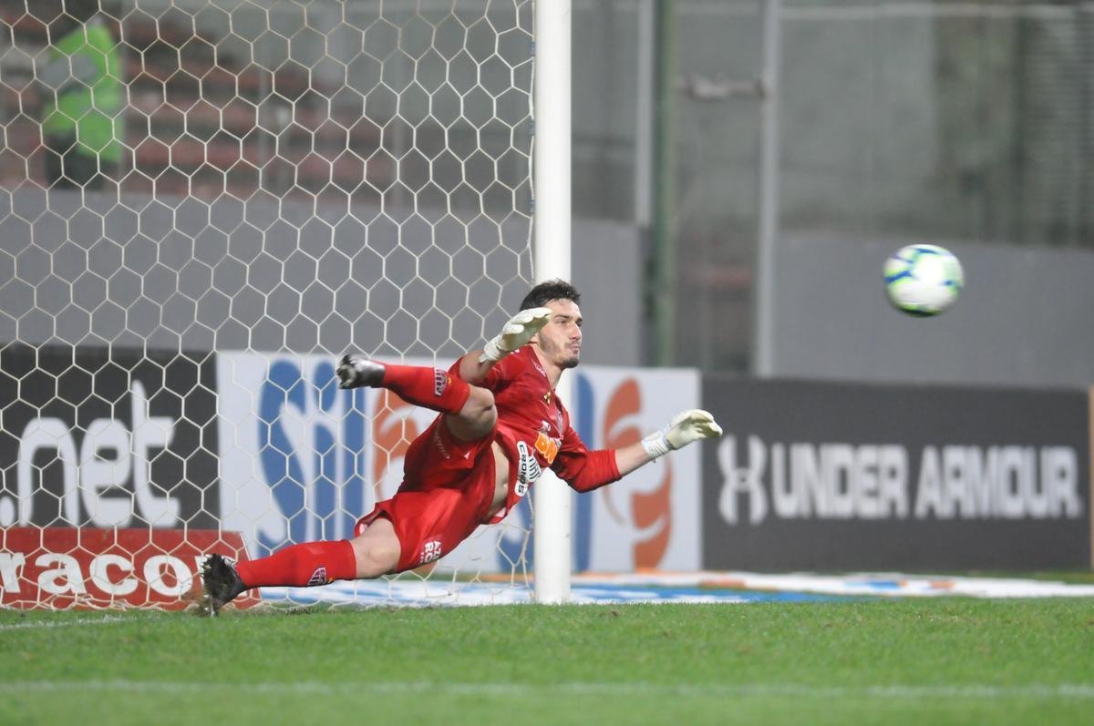 Fotos da vitria do Atltico sobre o Cear, por 2 a 1, no Independncia, com gols de Otero e Luan. Thiago Gallhardo descontou para os cearenses