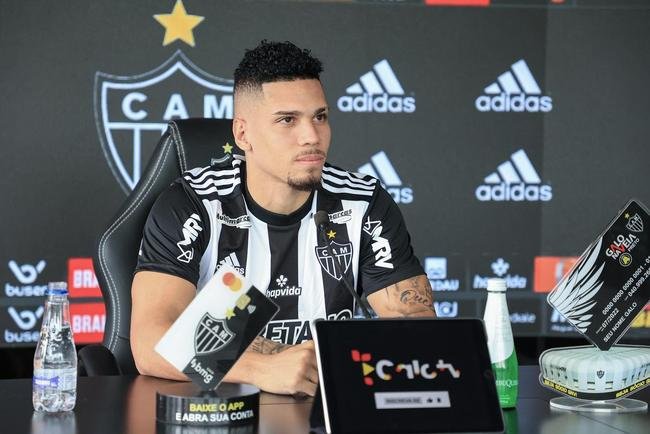 Paulinho foi oficialmente apresentado na Cidade do Galo nesta sexta-feira (16/12).