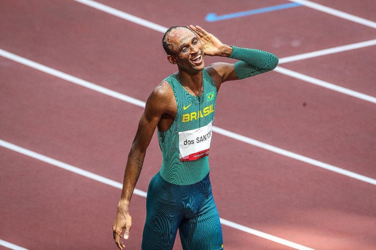 Alisson dos Santos conquistou bronze nos 400m com barreira em Tquio; veja a festa do Piu, o Malvado