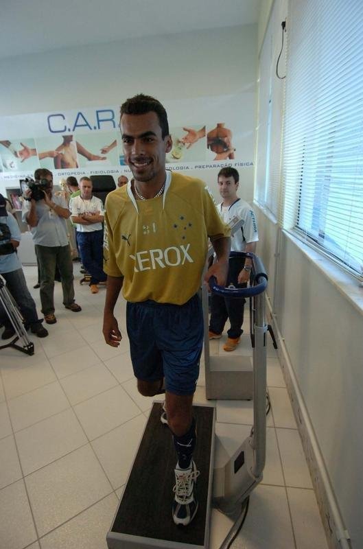 Fotos da inaugurao do Centro Avanado de Reabilitao Esportiva (CARE) da Toca da Raposa II, em 2007