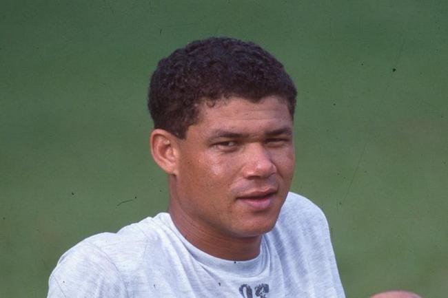 Renaldo, ex-atacante do Atltico, cr em uma vitria do Galo por 2 a 0. ''Acho que o Atltico ir vencer por 2 a 0 por ter um time mais decisivo. Mas ser um jogo difcil. O Cruzeiro ir dificultar muito''. O ex-jogador defendeu as cores alvinegras entre 1993 e 1996, fez 183 jogos e marcou 79 gols.