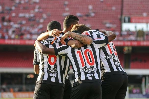Lance de São Paulo x Atlético, jogo disputado no Morumbi pelo Campeonato Brasileiro