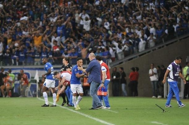 Fotos do primeiro tempo de Cruzeiro x La U, no Mineiro, pela Copa Libertadores