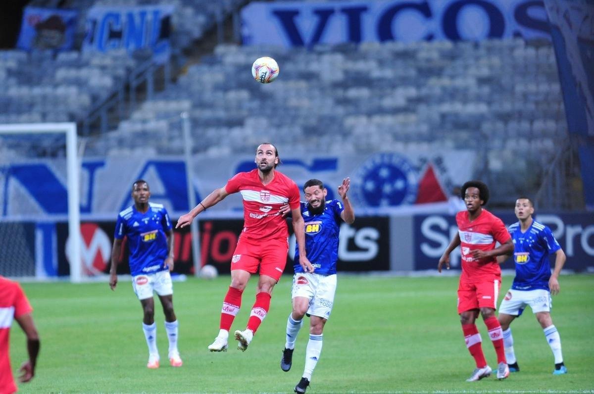 Fotos do duelo entre Cruzeiro e CRB, no Mineiro, em Belo Horizonte, pela oitava rodada da Srie B do Brasileiro