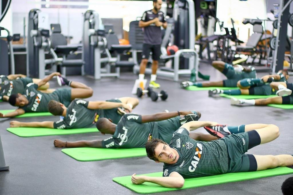 Depois da vitria por 3 a 0 sobre o Coimbra, em jogo-treino na Cidade do Galo, os jogadores do Atltico fizeram um trabalho fsico na academia do CT. Veja fotos