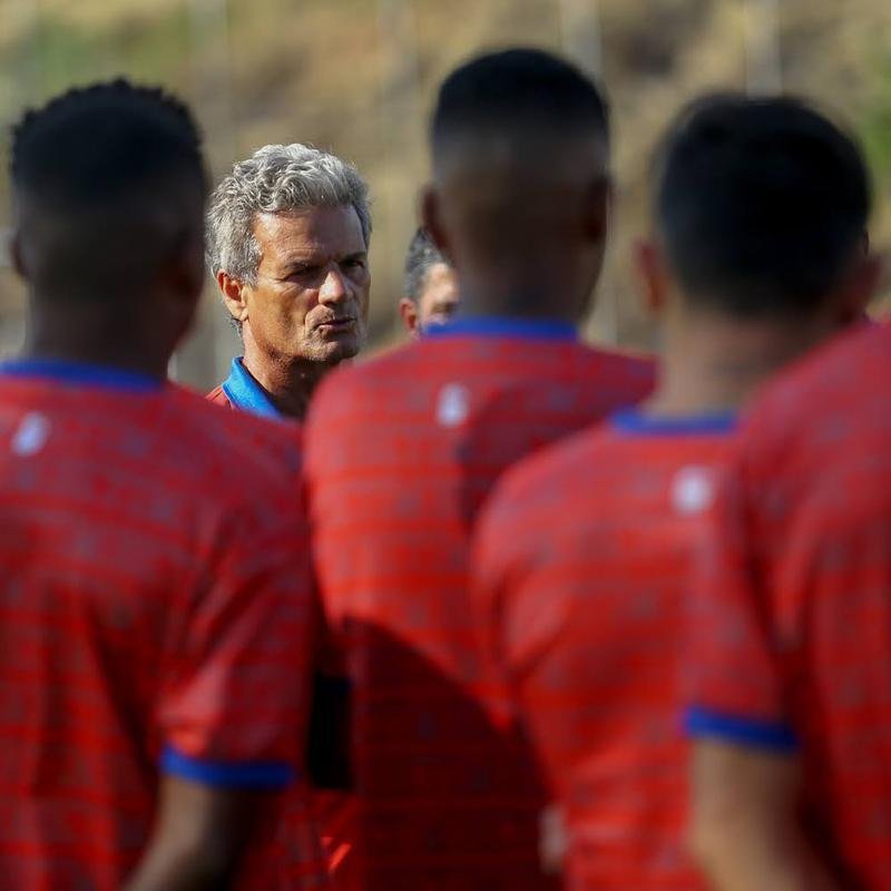 Com jogadores conhecidos da torcida mineira, como o zagueiro Edcarlos o meio-campista Leandro Domingues, o Betim apresentou o elenco nessa segunda-feira (21)