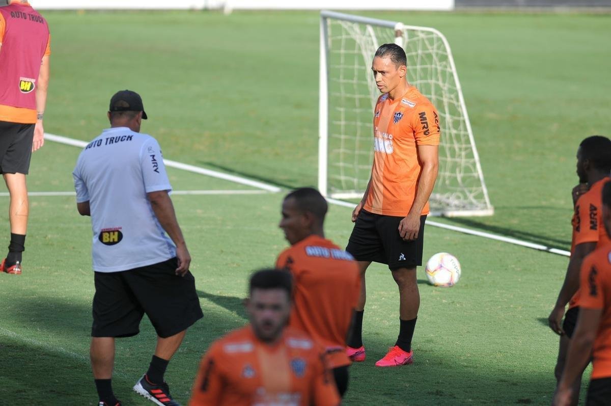 Fotos do treino do Atltico nesta quarta-feira na Cidade do Galo. Time dirigido por James Freitas se prepara para o clssico de sbado, s 19h, no Mineiro, pelo Mineiro