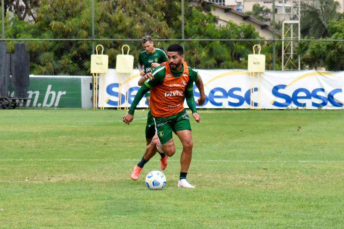 Fotos do treino do Amrica nesta sexta-feira (19), no CT Lanna Drumond, antes de viajar ao Rio de Janeiro para enfrentar o Fluminense