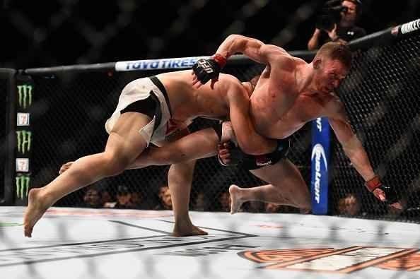 Drew Dober venceu Scott Holtzman por decisão unânime