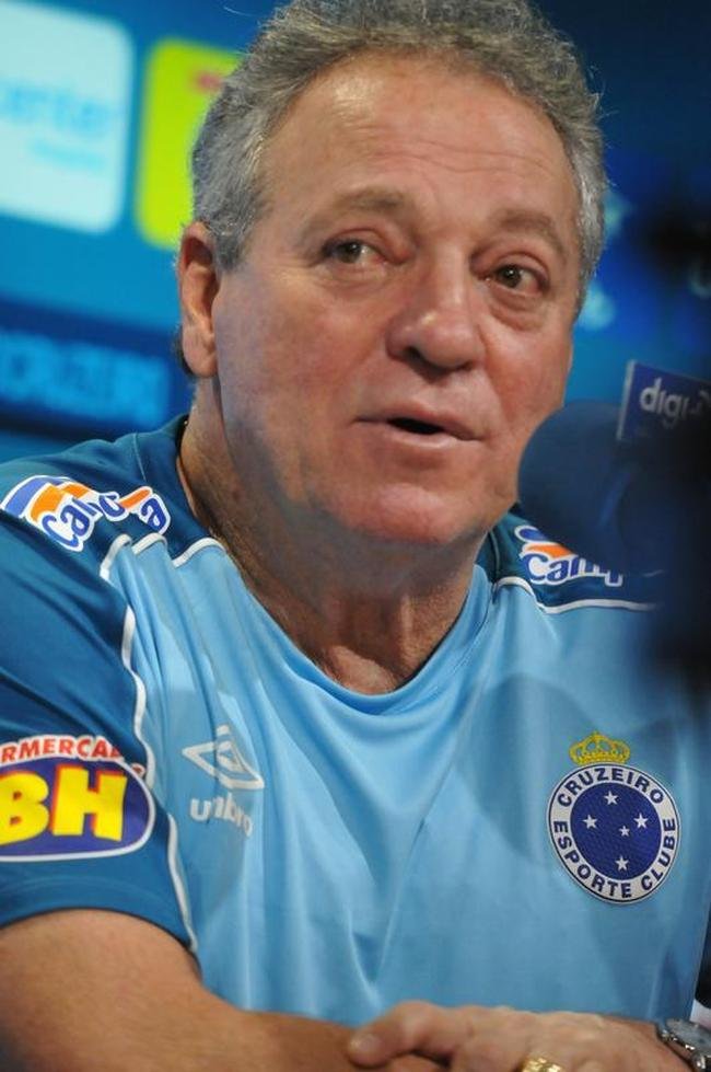 Em sua apresenta��o, Abel Braga diz que quebrou regra particular para ajudar Cruzeiro a escapar do rebaixamento e prometeu time ofensivo para recuperar respeito ao clube.