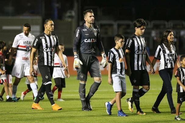 Atlético saiu atrás, conseguiu virada com Róger Guedes e Ricardo Oliveira, mas cedeu empate no Morumbi