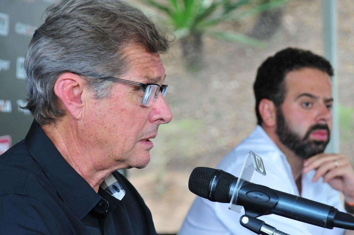 O tcnico Oswaldo de Oliveira foi apresentado na tarde desta tera-feira e, em seguida, comandou treino na Cidade do Galo