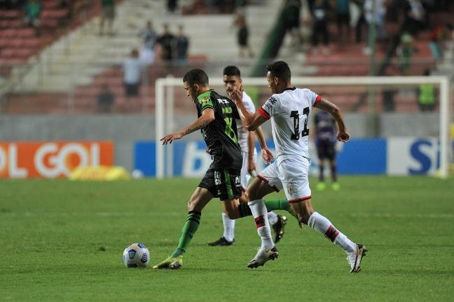 Fotos do jogo entre Amrica e Atltico-GO, no Independncia, em BH, pela 33 rodada do Campeonato Brasileiro de 2021