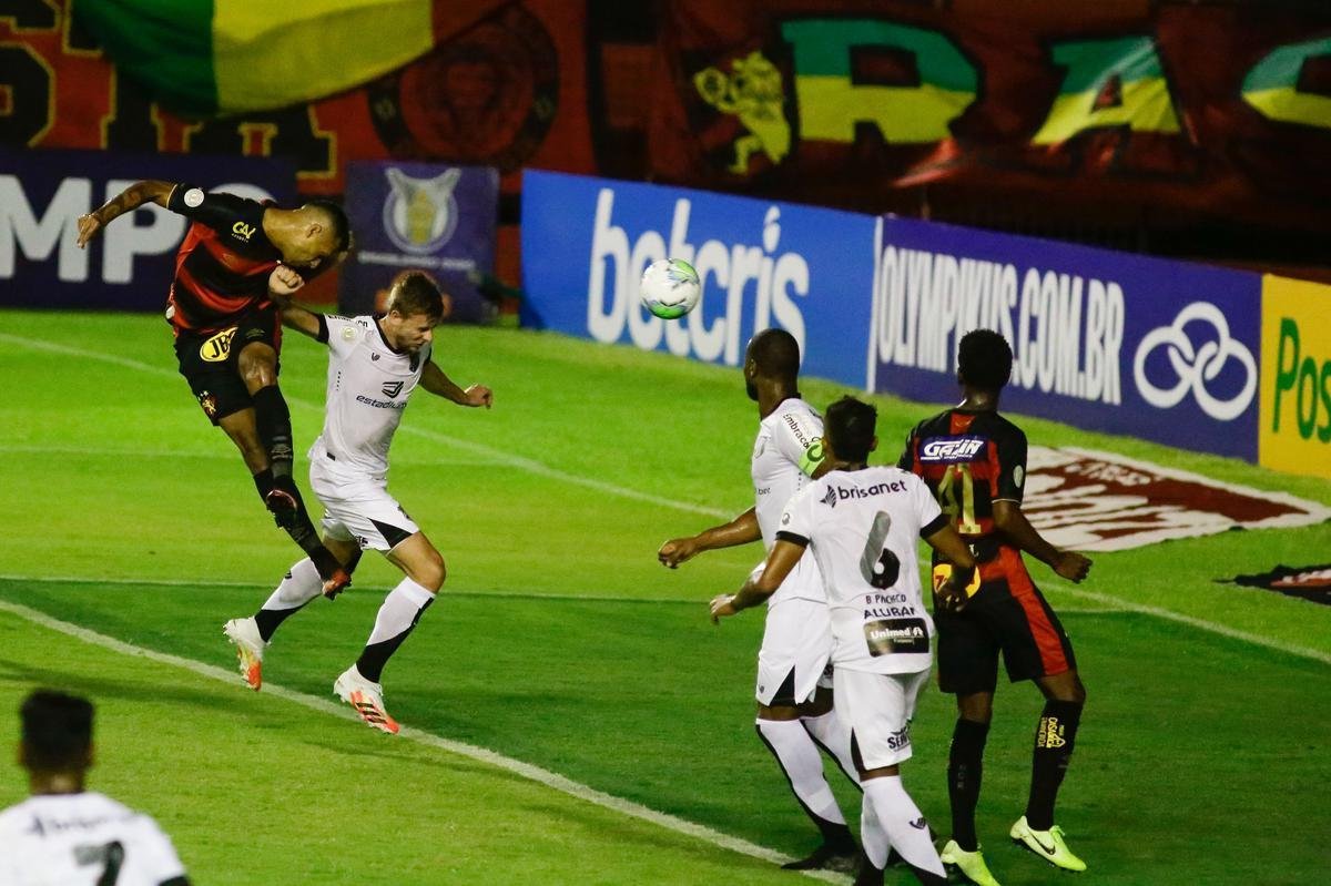 Sport estreou com clássico regional na série A e bateu o Ceará por 3 a 2, com dois gols de Elton e um de Jonatan Gomez, na Ilha do Retiro, sem público.