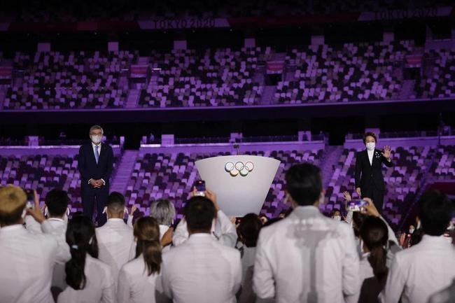 Imagens da cerimnia de abertura dos Jogos Olmpicos de 2020, no Estdio Olmpico de Tquio