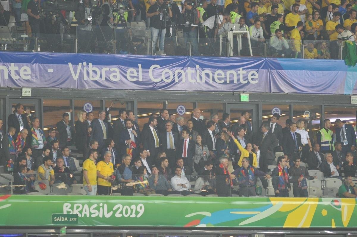 Fotos das torcidas de Brasil e Argentina, no Mineiro, no clssico vlido pela semifinal da Copa Amrica