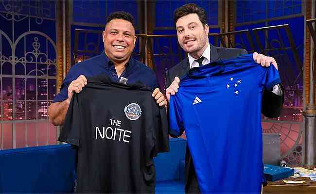Ronaldo entregou camisa do Cruzeiro a Danilo Gentili