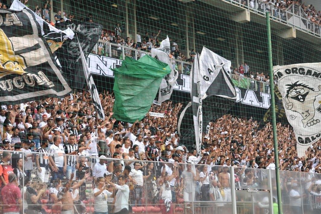 Torcida do Atltico acompanha duelo contra o Palmeiras, no Independncia