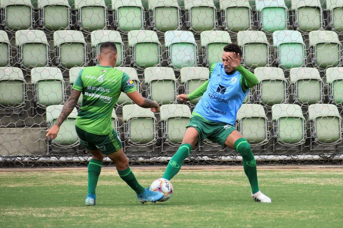 O Amrica segue com treinos preparatrios para a disputa do Campeonato Mineiro 2021. Comandados pelo auxiliar tcnico Mrcio Hahn, jogadores da base americana - e tambm os que tiveram menos oportunidades na temporada 2020 - realizam atividades voltadas ao Estadual.