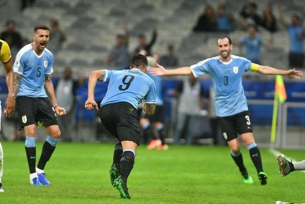 Fotos de Uruguai x Equador, no Mineiro