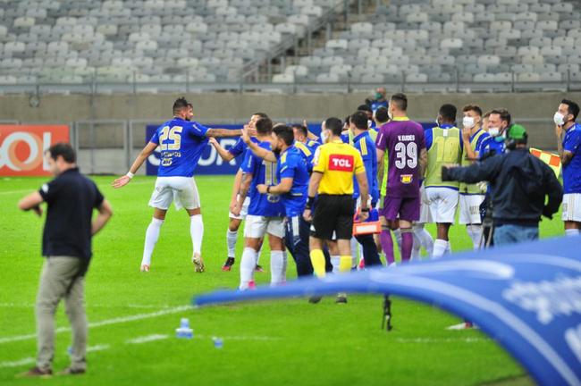 Fotos do jogo entre Cruzeiro e Guarani, no Mineiro, em Belo Horizonte, pela oitava rodada da Srie B do Campeonato Brasileiro de 2021