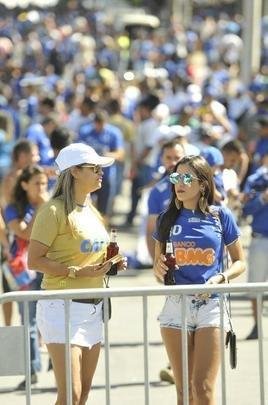 Torcedores do Cruzeiro compareceram em grande nmero ao Mineiro na semifinal contra o Tupi
