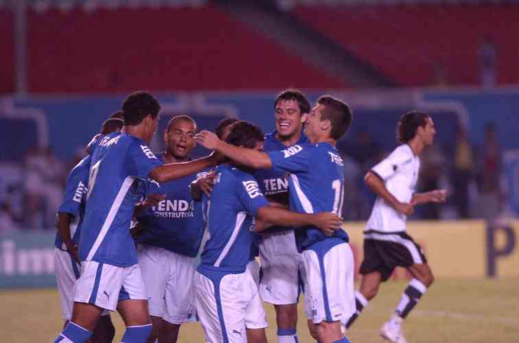2008 - Cruzeiro - 15 vitrias, dois empates e duas derrotas, com 35 gols marcados e 11 sofridos