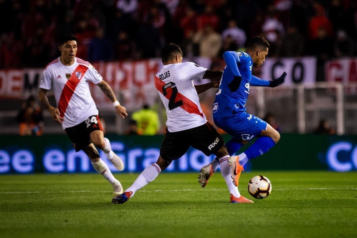 Fotos do segundo tempo do duelo entre River Plate e Cruzeiro, no Monumental de Núñez, em Buenos Aires, pela ida das oitavas de final da Copa Libertadores