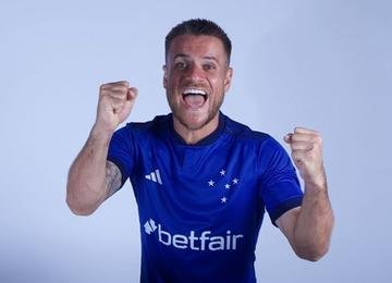 Casa de apostas britânica foi anunciada como a nova patrocinadora máster do Cruzeiro neste sábado (28/1), antes do duelo celeste com o Athletic, pelo Mineiro