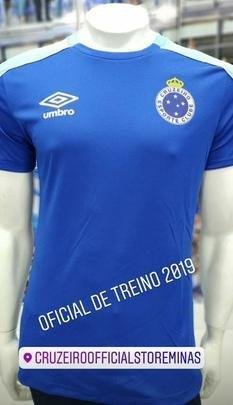 Camisa de treino 2019 divulgada pelas lojas da rede Official Store