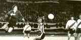O primeiro confronto entre as equipes aconteceu na fase semifinal da Copa Libertadores de 1978. No Monumental de Nuñez, em Buenos Aires, vitória dos donos da casa por 1 a 0, gol de Juan José Lopez, aos 8 minutos do primeiro tempo.