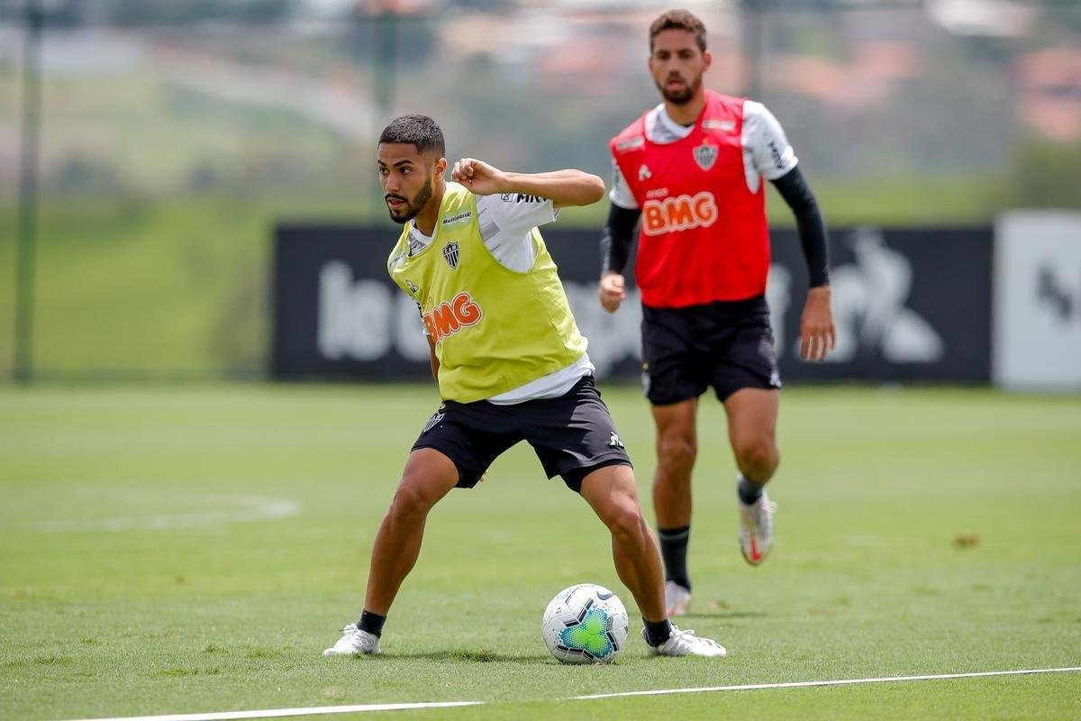 Veja fotos do treino do Atltico