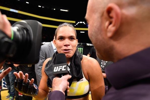 Fotos da grande vitória de Amanda Nunes pelo cinturão do UFC