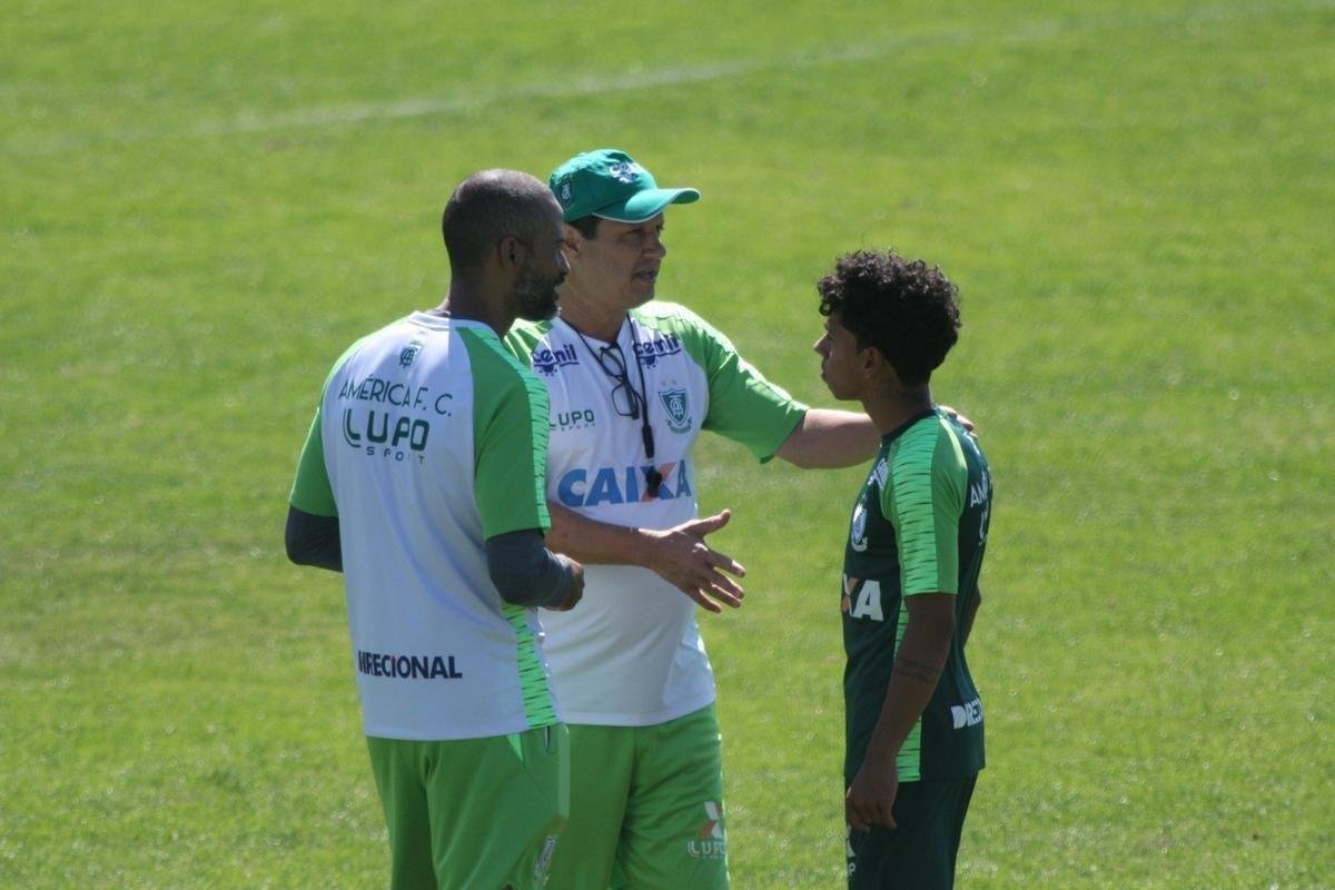 Adilson comandou o primeiro treino no Amrica nesta quarta-feira