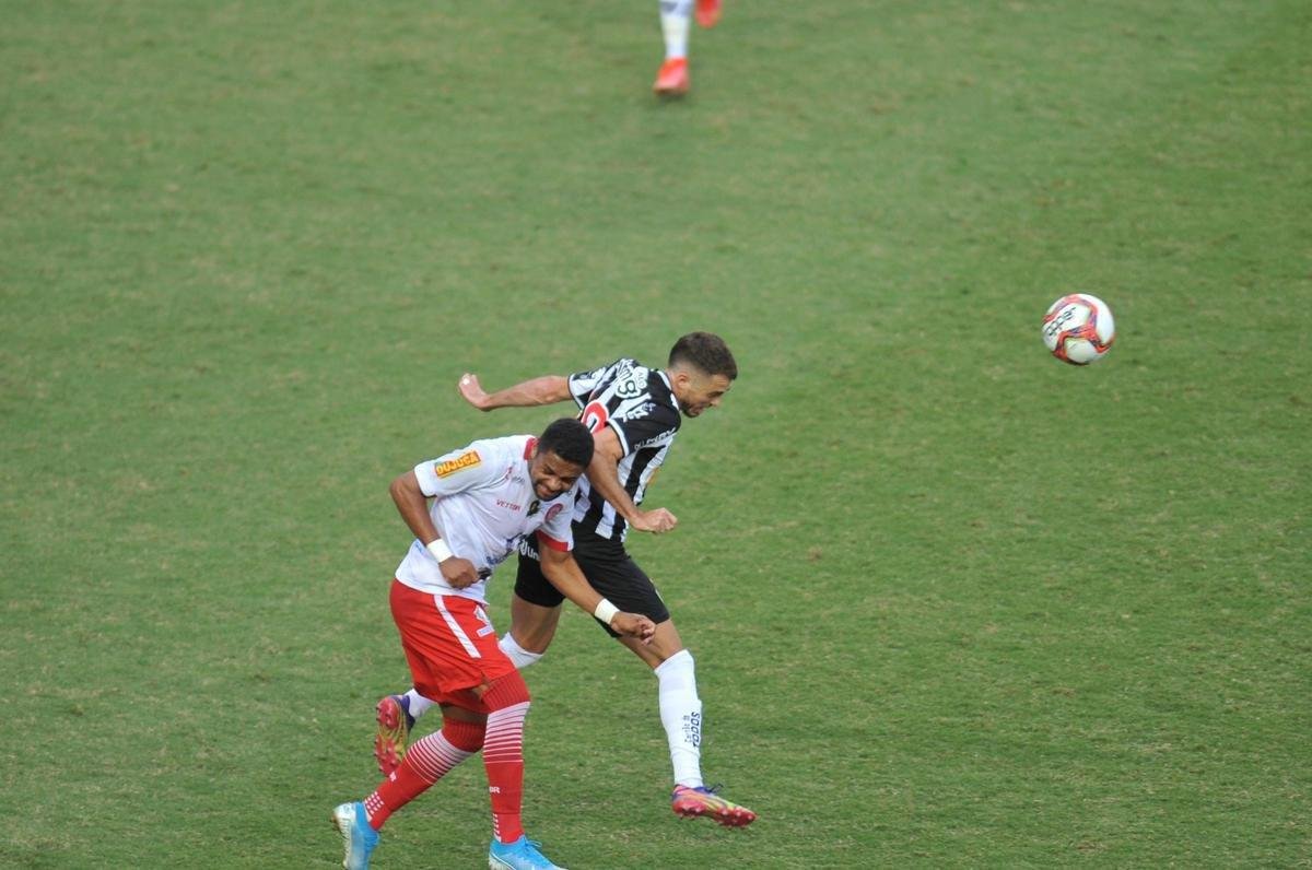 Fotos do jogo de ida da semifinal do Mineiro entre Tombense e Atltico, no Independncia, em Belo Horizonte.