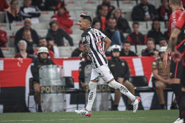 Neste domingo (17), o Atltico enfrentou o Athletico-PR pela segunda rodada da Srie A do Campeonato Brasileiro. A partida foi realizada na Arena da Baixada, em Curitiba.