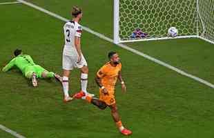 Lances do jogo entre Holanda e Estados Unidos pelas oitavas de final da Copa do Mundo.
