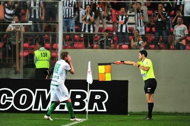 Fotos do primeiro tempo do clssico entre Atltico e Amrica, no Independncia, pela semifinal do Mineiro