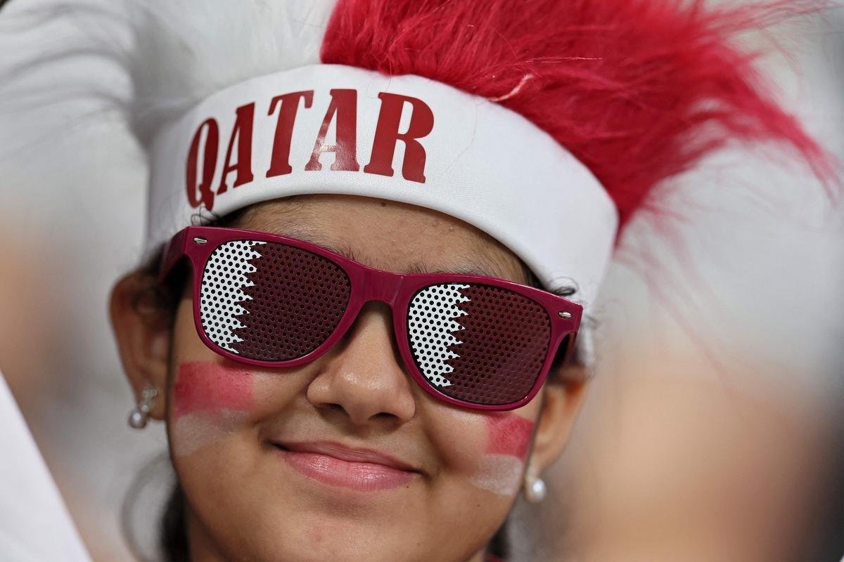 Torcedores de Holanda e Catar no Estdio Al-Bayt, em Al Khor, pelo Grupo A da Copa do Mundo