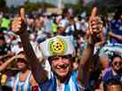 Em Buenos Aires, argentinos celebram classificao s quartas da Copa