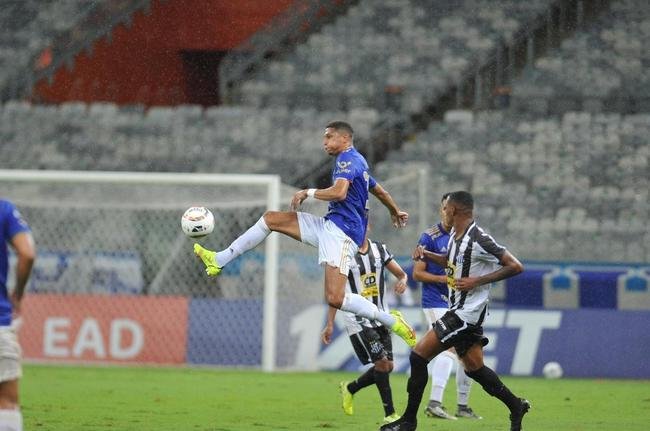 Fotos do jogo entre Cruzeiro e Democrata-GV, no Mineiro, em BH, pela quinta rodada do Campeonato Mineiro de 2022