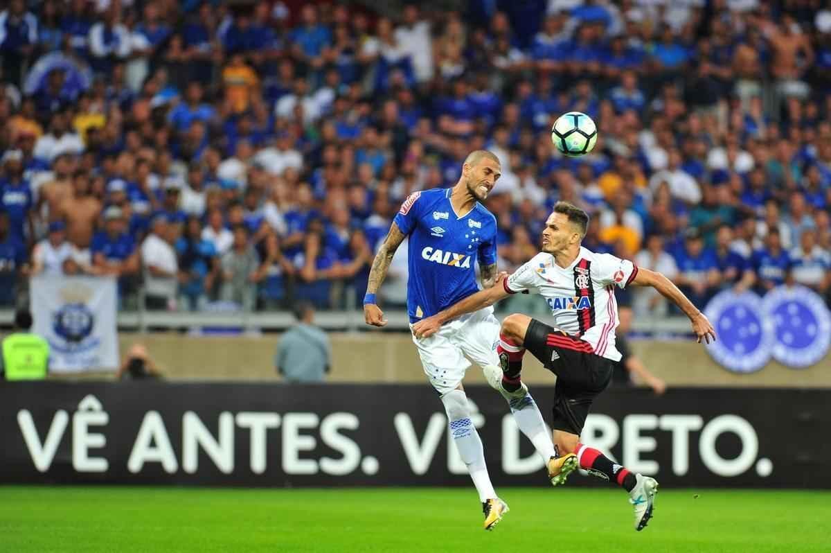 Imagens do jogo entre Cruzeiro e Flamengo, pela 14 rodada da Srie A, no Mineiro