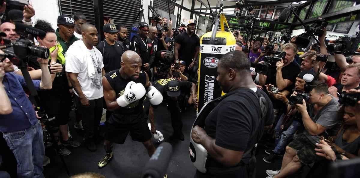 Em preparao para superluta contra Conor McGregor, em 26 de agosto, Floyd Mayweather recebe imprensa em treino aberto em Las Vegas 