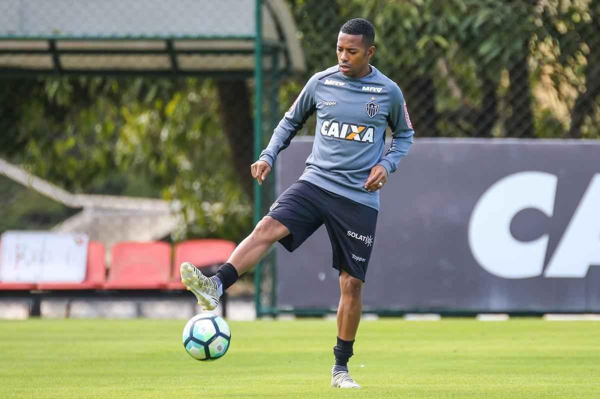 No treinamento desta sexta-feira, Rogrio Micale comandou uma atividade em campo reduzido de ataque contra defesa
