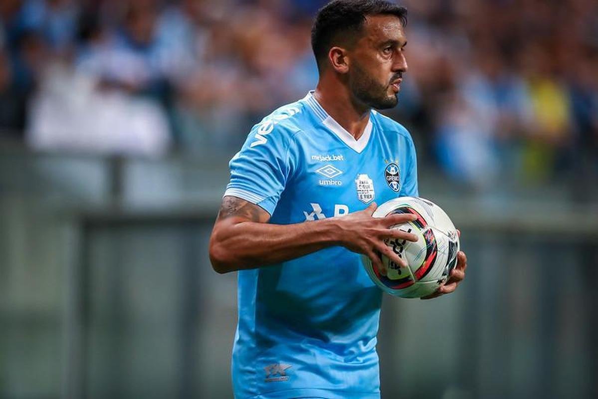 Lateral-direito Edilson pelo Grmio, em 2022
